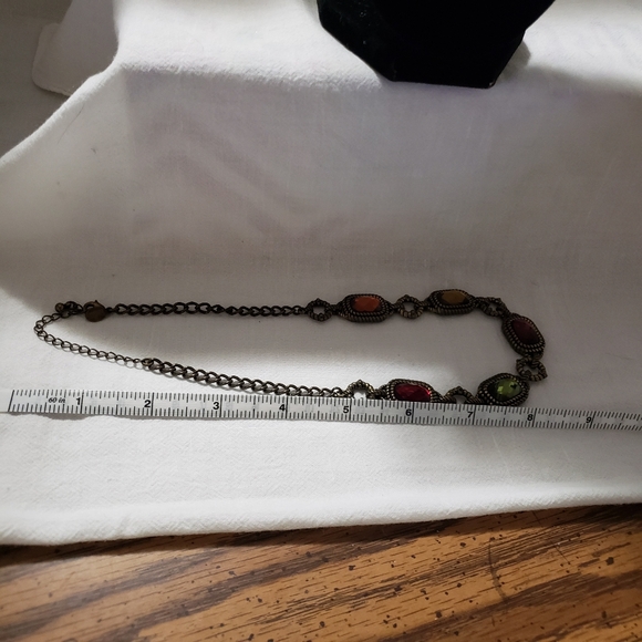 Beautiful 2028 Brass Tone and Faceted Gems Necklace - Picture 5 of 8